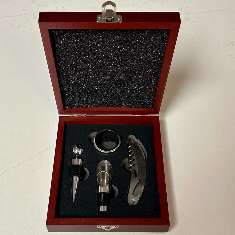 NIB Sip & Share Wine Set with Cherry Wood Box